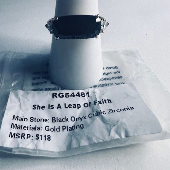 SIZE 8 RINGS - Picture 2 of 6